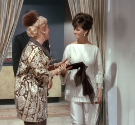 Princess Dala (Claudia Cardinale) wearing Galitzine pants and tunic in The Pink Panther (1963)