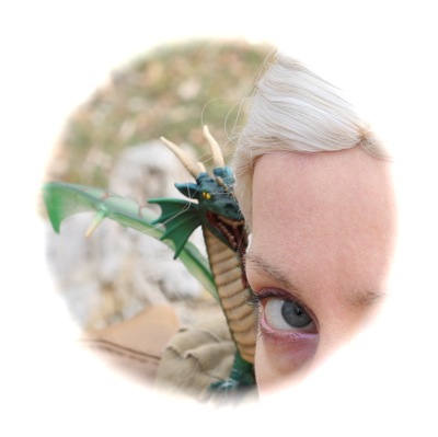 Daenerys Halloween costume teaser wth dragon