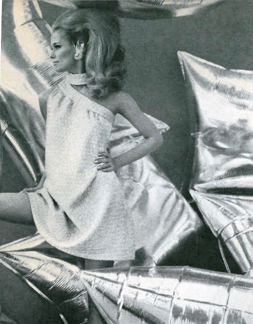 Lauren Hutton in Vogue, July 1966 Photo: Gianni Penati.